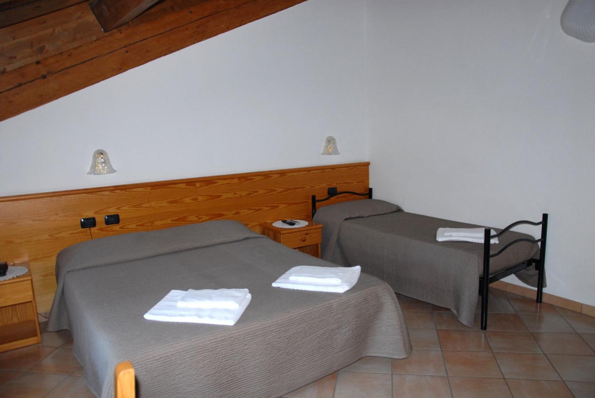 Albergo Al Platano คาปริโน เวโรเนเซ ห้อง รูปภาพ