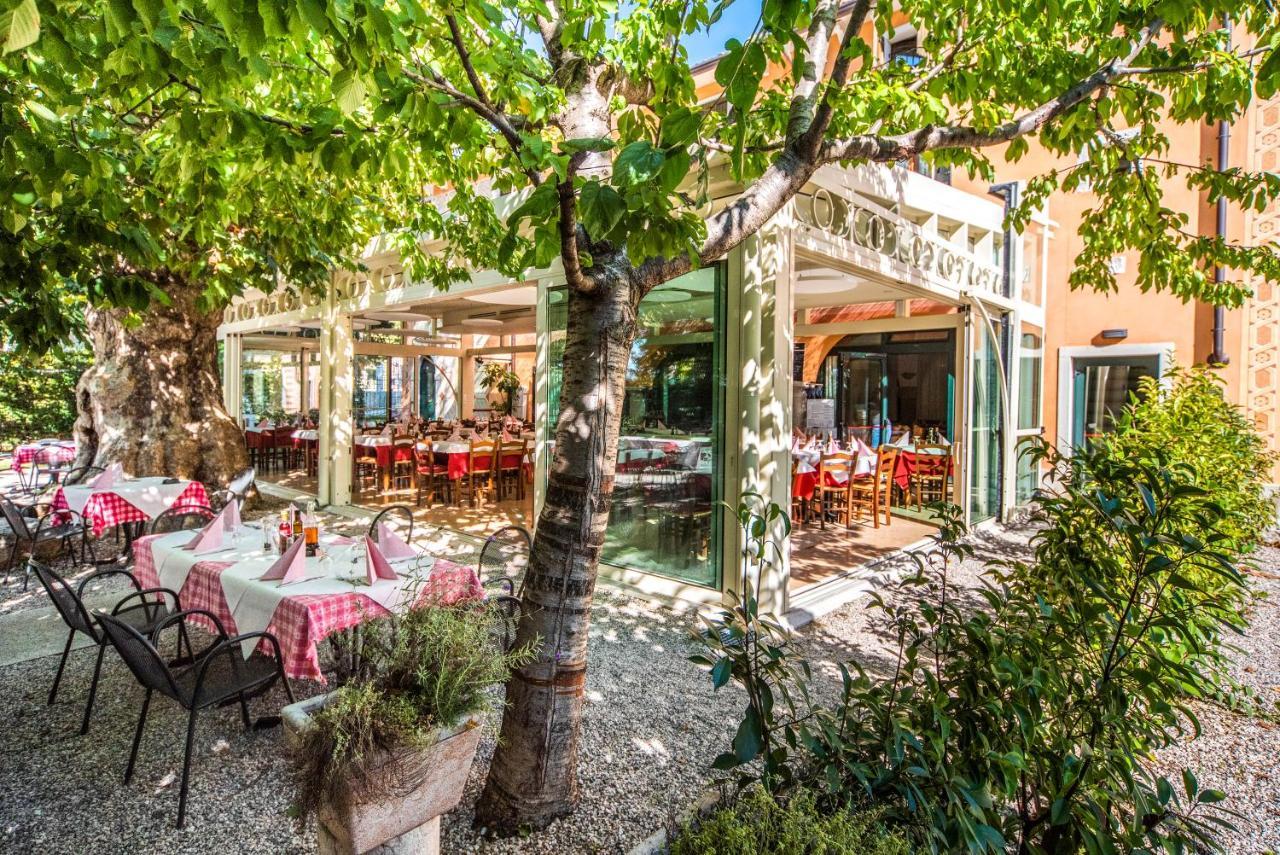 Albergo Al Platano คาปริโน เวโรเนเซ ภายนอก รูปภาพ