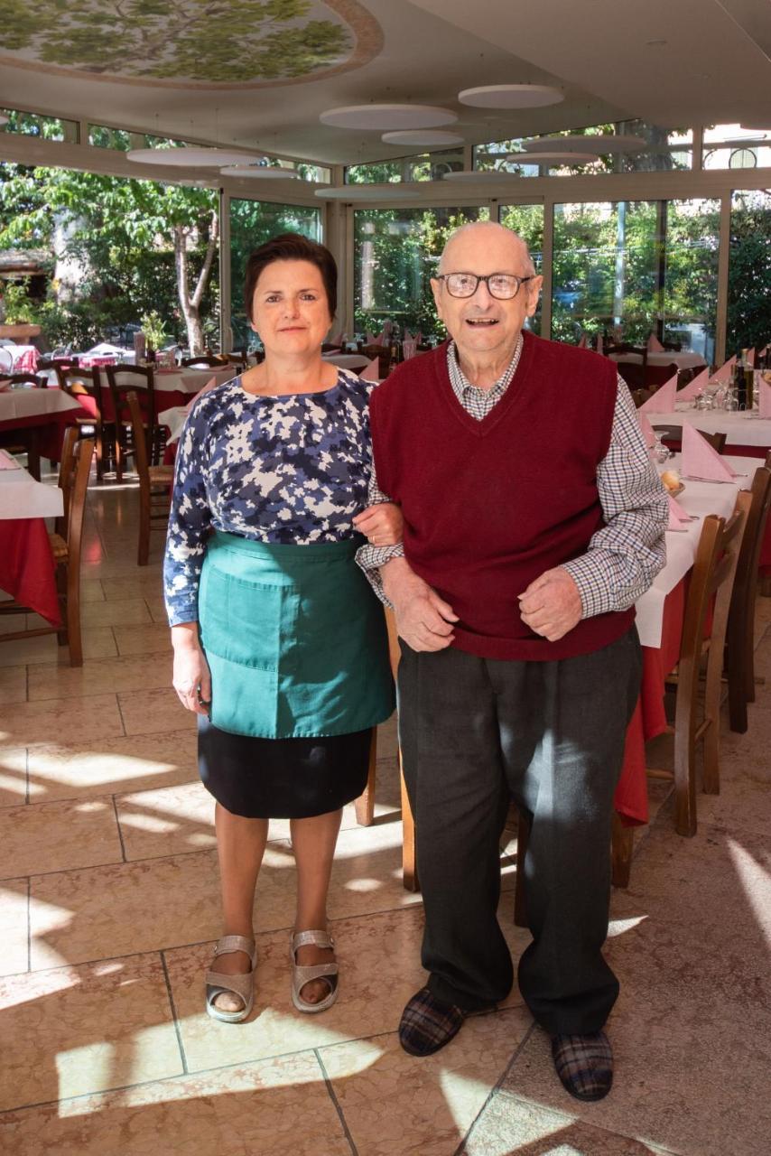 Albergo Al Platano คาปริโน เวโรเนเซ ภายนอก รูปภาพ
