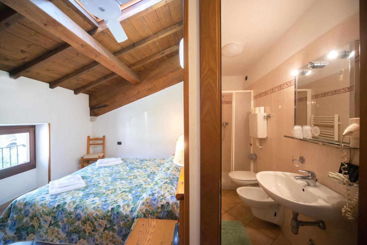 Albergo Al Platano คาปริโน เวโรเนเซ ภายนอก รูปภาพ