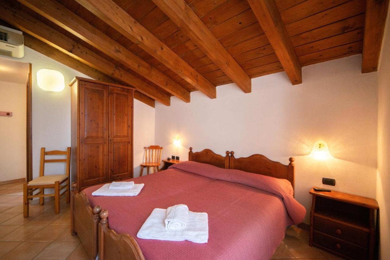 Albergo Al Platano คาปริโน เวโรเนเซ ภายนอก รูปภาพ