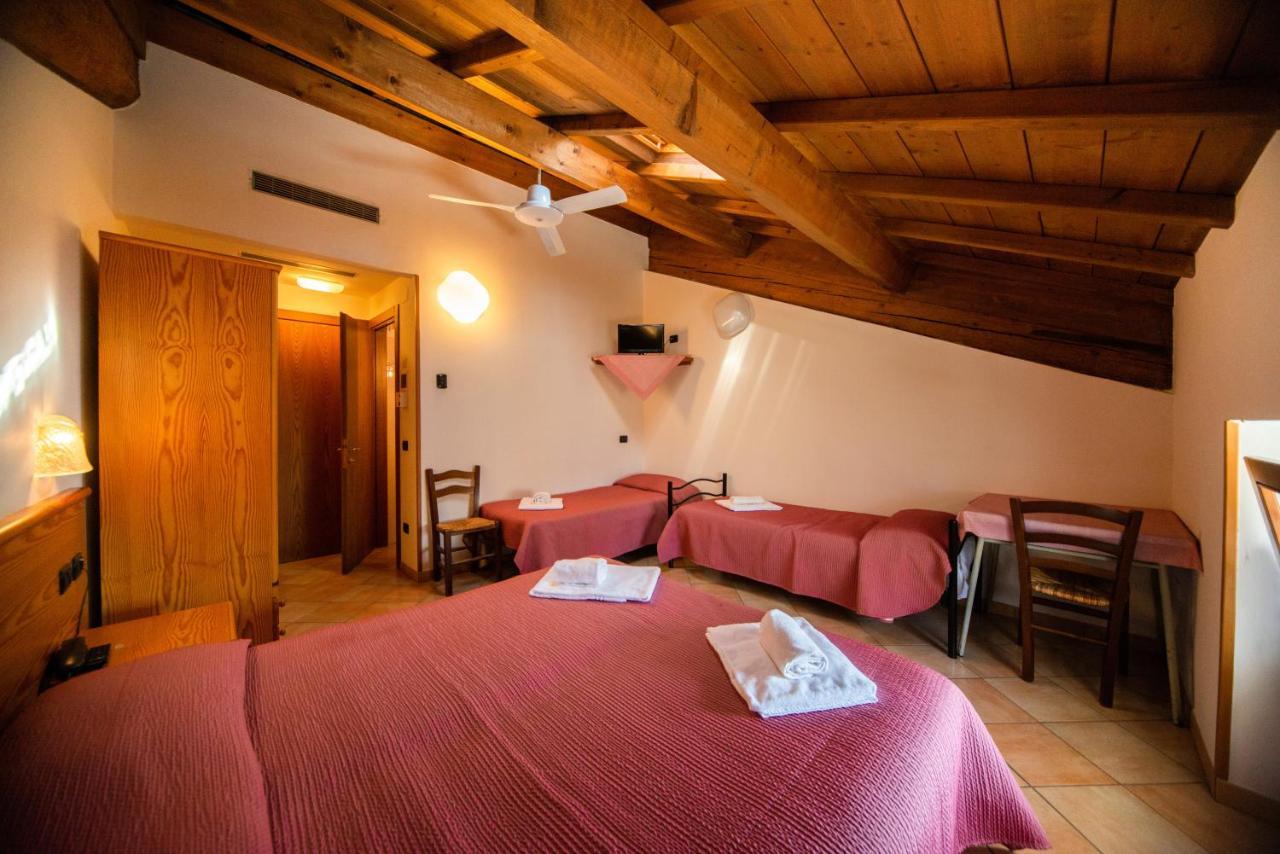 Albergo Al Platano คาปริโน เวโรเนเซ ภายนอก รูปภาพ