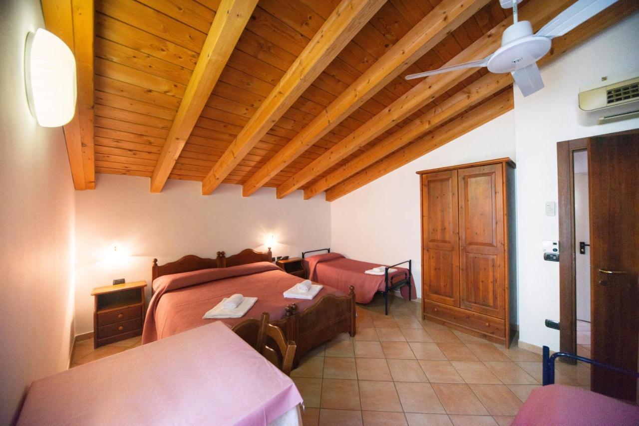 Albergo Al Platano คาปริโน เวโรเนเซ ภายนอก รูปภาพ
