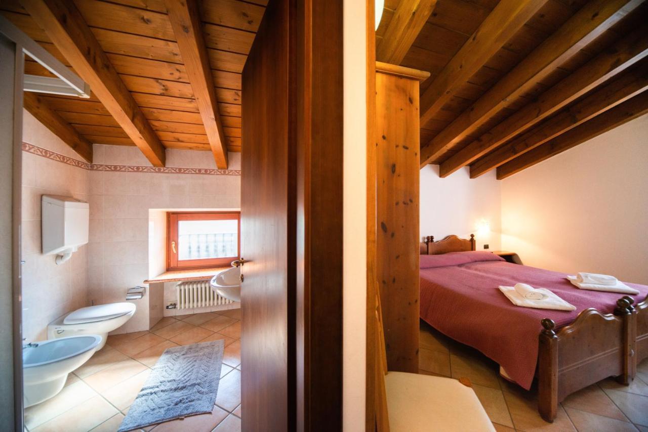 Albergo Al Platano คาปริโน เวโรเนเซ ภายนอก รูปภาพ