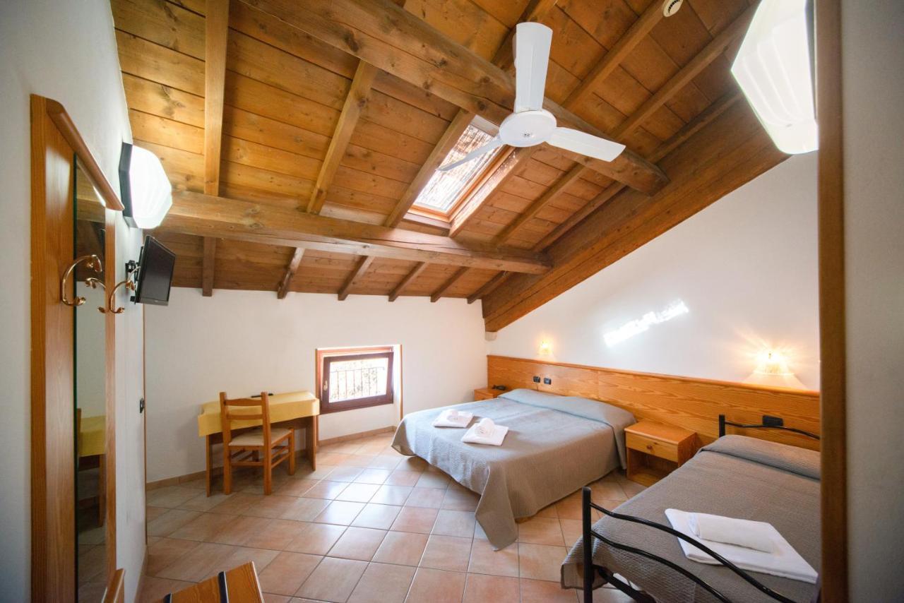 Albergo Al Platano คาปริโน เวโรเนเซ ภายนอก รูปภาพ