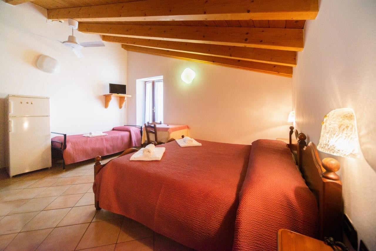 Albergo Al Platano คาปริโน เวโรเนเซ ภายนอก รูปภาพ