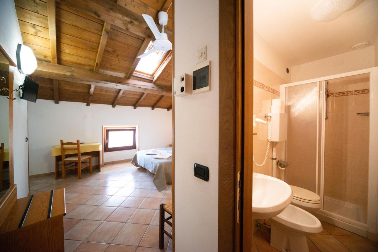 Albergo Al Platano คาปริโน เวโรเนเซ ภายนอก รูปภาพ