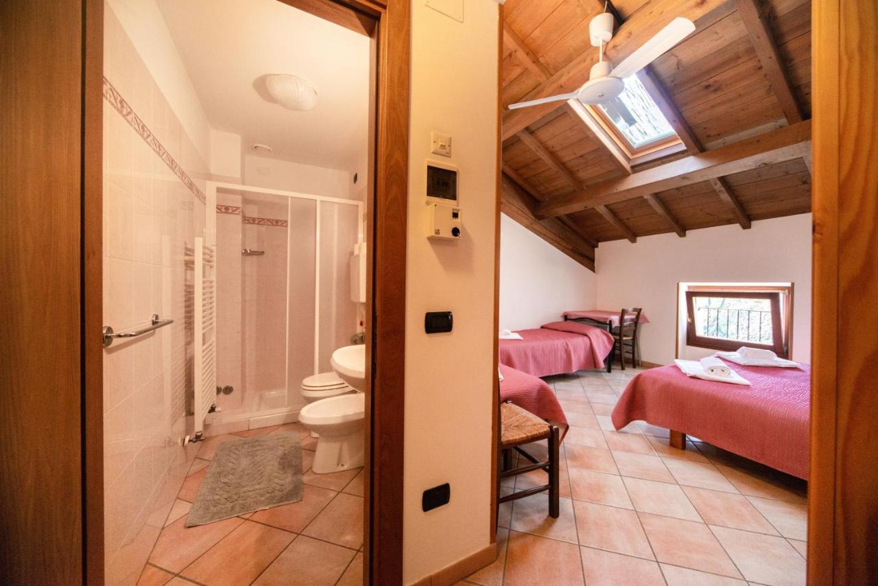 Albergo Al Platano คาปริโน เวโรเนเซ ภายนอก รูปภาพ
